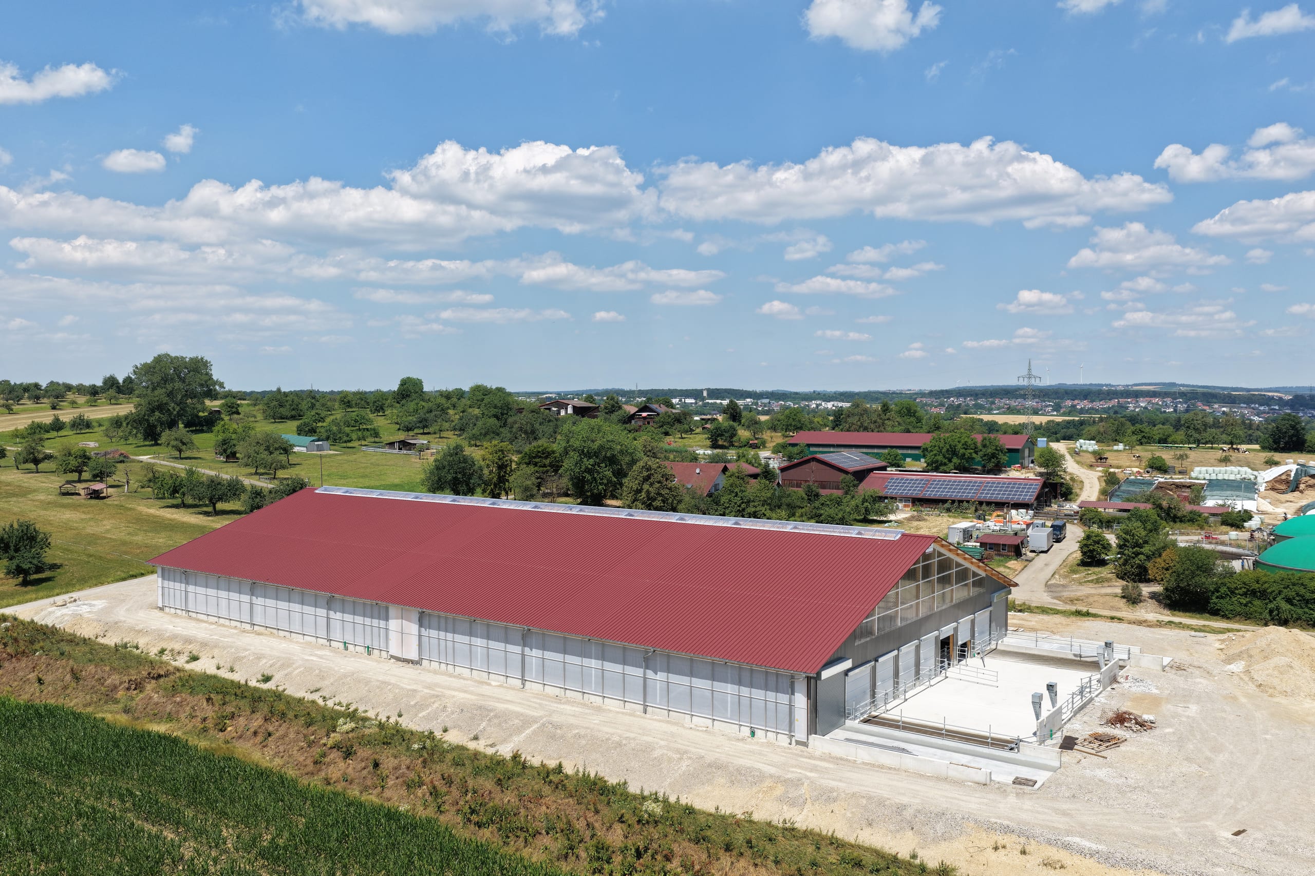 Neuer Milchviehstall in Hattenhofen aus der Luft – Agrarbau Härle Bau