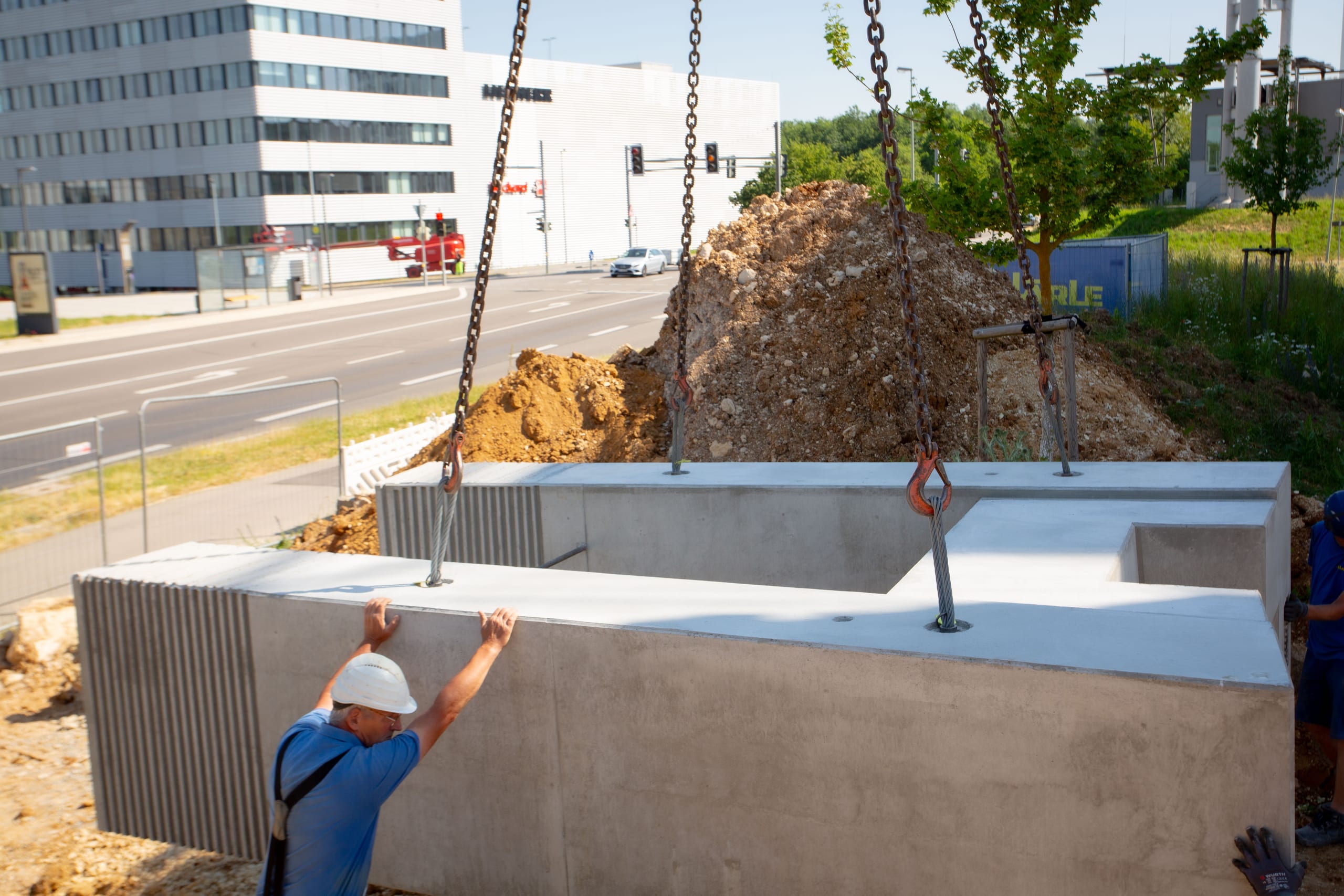 Montage von Stützwänden am Berliner Ring Ulm