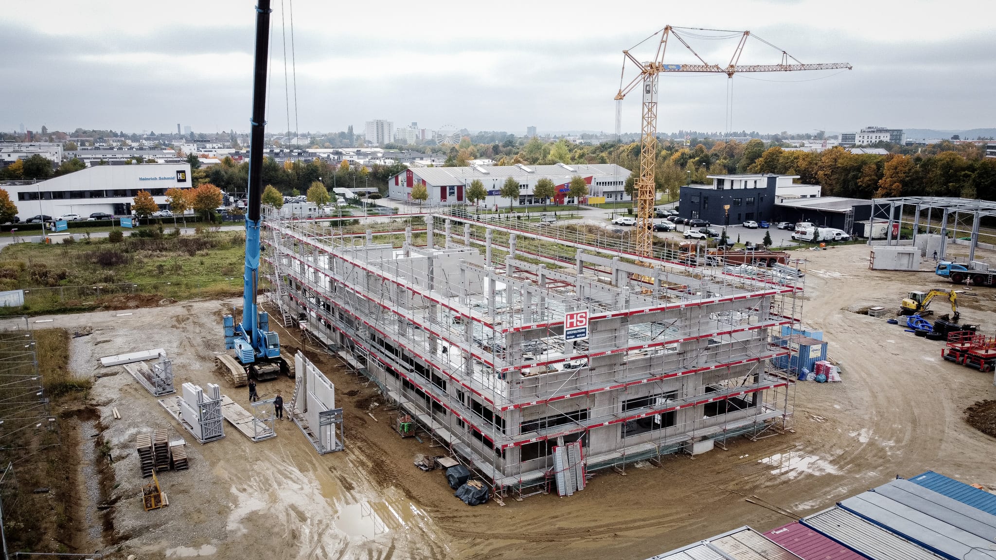 Bürogebäude Gersthofen mit Kran